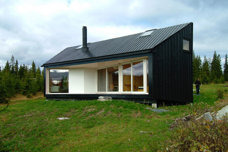 Дом с чёрным фасадом в Норвегии